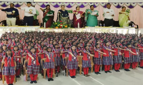 முதியோர் கொடுஞ்செயல் எதிர்ப்பு தினம்: தூத்துக்குடியில் பள்ளி மாணவிகள் உறுதிமொழி ஏற்பு
