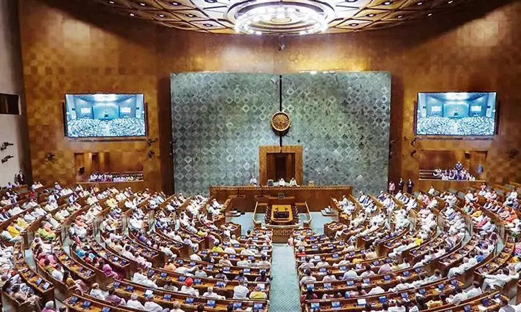 நாடாளுமன்றத்தின் இரு அவைகளும் ஒத்திவைப்பு