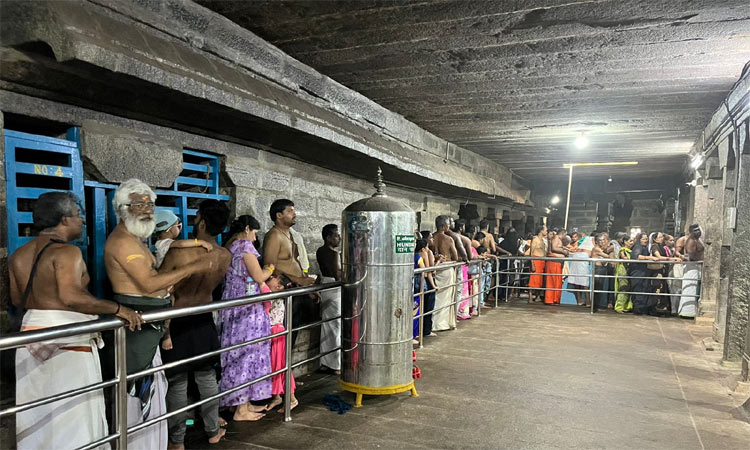 கன்னியாகுமரி  பகவதி அம்மன் கோவிலில் ஆடி களப பூஜை தொடங்கியது