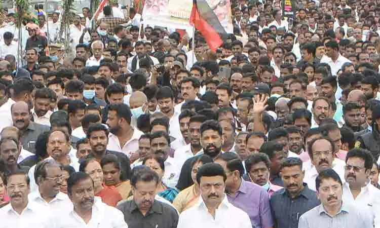 கருணாநிதி நினைவு நாள்: மு.க.ஸ்டாலின் தலைமையில் 7-ந்தேதி அமைதிப்பேரணி கருணாநிதி நினைவு நாள்: மு.க.ஸ்டாலின் தலைமையில் 7-ந்தேதி அமைதிப்பேரணி