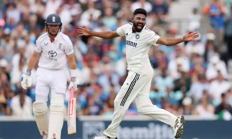 உங்களால் மட்டும் எப்படி  தொடர்ந்து விளையாட முடிகிறது..? தினேஷ் கார்த்திக்கின் கேள்விக்கு சிராஜ் பதில்