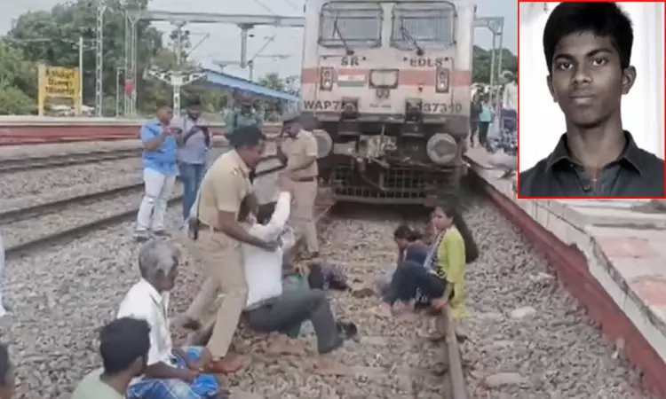 பள்ளி கிணற்றில் மாணவர் மர்ம மரணம்: உறவினர்கள் ரெயில் மறியல் போராட்டம்