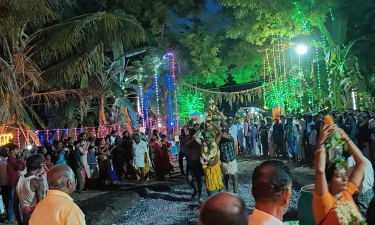 தஞ்சை: நாகம்ம பேரண்டாள் அம்மன் கோவிலில் தீமிதி திருவிழா