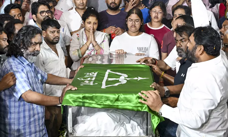 ஜார்க்கண்ட் முன்னாள் முதல்-மந்திரி ஷிபு சோரனின் உடல் இன்று தகனம் ஜார்க்கண்ட் முன்னாள் முதல்-மந்திரி ஷிபு சோரனின் உடல் இன்று தகனம்