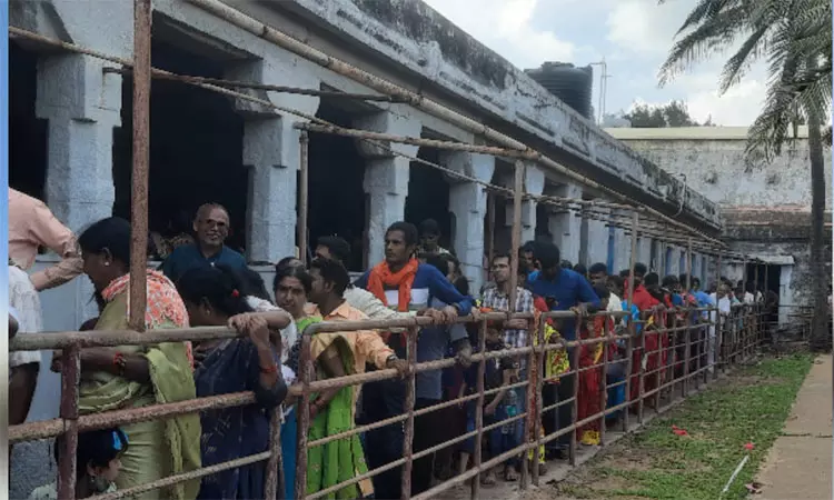 ஆடி 3-வது செவ்வாய்: குமரி மாவட்ட அம்மன் கோவில்களில் சிறப்பு வழிபாடு ஆடி 3-வது செவ்வாய்: குமரி மாவட்ட அம்மன் கோவில்களில் சிறப்பு வழிபாடு