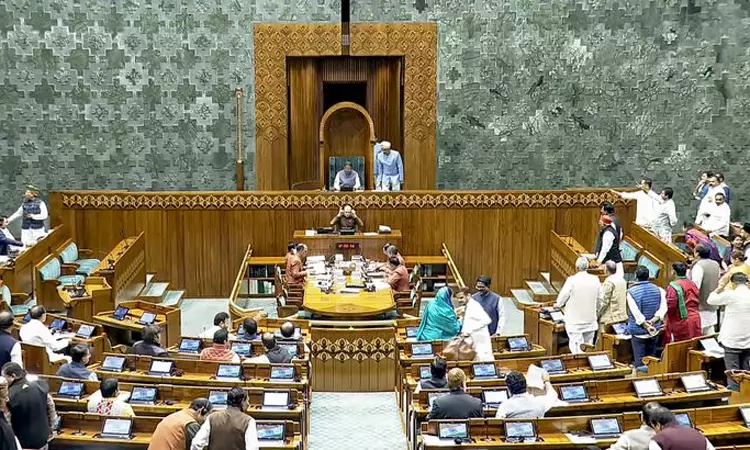 எதிர்க்கட்சிகள் அமளி: இரு அவைகளும் ஒத்திவைப்பு எதிர்க்கட்சிகள் அமளி: இரு அவைகளும் ஒத்திவைப்பு