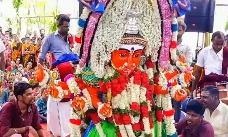 சிக்கல் சிங்கார காளியம்மன் கோவிலில் ஆடித் திருவிழா: திரளான பக்தர்கள் பங்கேற்பு சிக்கல் சிங்கார காளியம்மன் கோவிலில் ஆடித் திருவிழா: திரளான பக்தர்கள் பங்கேற்பு