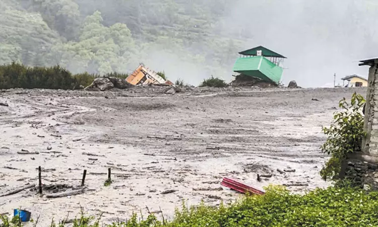 உத்தரகாசி மேக வெடிப்பால் பெருவெள்ளம்:  ராணுவ வீரர்கள்  10 பேர் மாயம் என தகவல்