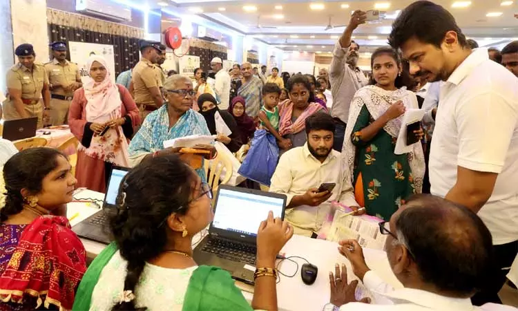 சென்னையில் உங்களுடன் ஸ்டாலின் திட்ட முகாம் - உதயநிதி ஸ்டாலின் பார்வையிட்டார் சென்னையில் உங்களுடன் ஸ்டாலின் திட்ட முகாம் - உதயநிதி ஸ்டாலின் பார்வையிட்டார்