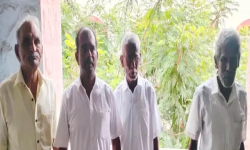 தூத்துக்குடி: ஒரே குடும்பத்தைச் சேர்ந்த 3 பேர் கொலை வழக்கு- 4 பேருக்கு இரட்டை ஆயுள் தண்டனை தூத்துக்குடி: ஒரே குடும்பத்தைச் சேர்ந்த 3 பேர் கொலை வழக்கு- 4 பேருக்கு இரட்டை ஆயுள் தண்டனை