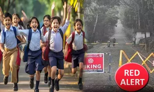 நீலகிரி மாவட்டத்தில் இன்று பள்ளிகளுக்கு விடுமுறை; சுற்றுலா தலங்கள் மூடல் நீலகிரி மாவட்டத்தில் இன்று பள்ளிகளுக்கு விடுமுறை; சுற்றுலா தலங்கள் மூடல்