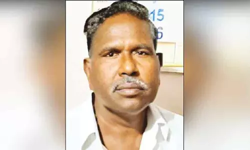 போலீஸ் விசாரணைக்கு சென்று வந்த முன்னாள் ஊராட்சி மன்ற தலைவர் தற்கொலை: இன்ஸ்பெக்டர் உள்பட 7 பேர் மீது வழக்கு போலீஸ் விசாரணைக்கு சென்று வந்த முன்னாள் ஊராட்சி மன்ற தலைவர் தற்கொலை: இன்ஸ்பெக்டர் உள்பட 7 பேர் மீது வழக்கு