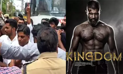 கிங்டம் படம் திரையிட எதிர்ப்பு; தியேட்டரை முற்றுகையிட்ட நாம் தமிழர் கட்சியினர்...! கிங்டம் படம் திரையிட எதிர்ப்பு; தியேட்டரை முற்றுகையிட்ட நாம் தமிழர் கட்சியினர்...!