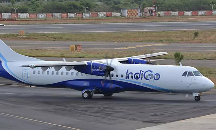 சென்னையில் இருந்து திருச்சி புறப்பட்ட விமானத்தில் எந்திர கோளாறு - பயணிகள் அவதி