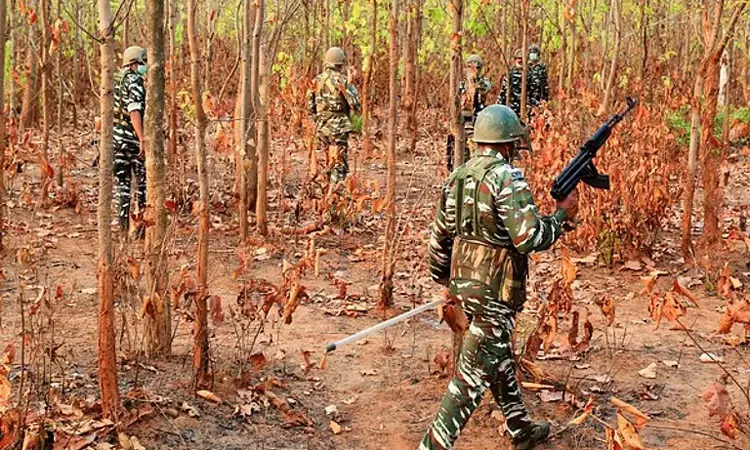 தலைக்கு ரூ. 15 லட்சம் சன்மானம் அறிவிக்கப்பட்ட மாவோயிஸ்டு சுட்டுக்கொலை