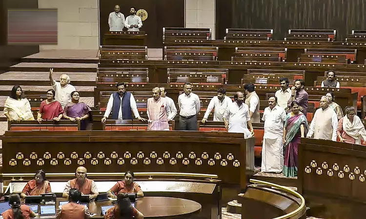 எதிர்க்கட்சிகள் அமளி: நாடாளுமன்றத்தின் இரு அவைகளும் ஒத்திவைப்பு