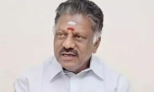 சென்னைப் பல்கலைக்கழக அலுவலர்கள், பணியாளர்களின் ஊதியத்தை குறைக்கும் நடவடிக்கையை கைவிட வேண்டும் - ஓ.பன்னீர்செல்வம் சென்னைப் பல்கலைக்கழக அலுவலர்கள், பணியாளர்களின் ஊதியத்தை குறைக்கும் நடவடிக்கையை கைவிட வேண்டும் - ஓ.பன்னீர்செல்வம்