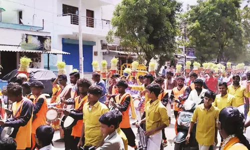 கழுகுமலை சப்பாணி மாடசாமி கோவிலில் முளைப்பாரி ஊர்வலம் கழுகுமலை சப்பாணி மாடசாமி கோவிலில் முளைப்பாரி ஊர்வலம்