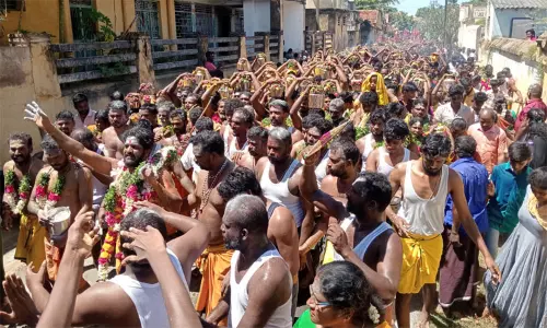 தேவகோட்டை: முத்துமாரியம்மன் கோவில் ஆடி உற்சவ விழா.. பால்குட ஊர்வலம் தேவகோட்டை: முத்துமாரியம்மன் கோவில் ஆடி உற்சவ விழா.. பால்குட ஊர்வலம்