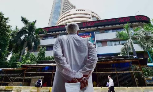 சரிவுடன் வர்த்தகமாகும் நிப்டி; இன்றைய பங்குச்சந்தை நிலவரம் சரிவுடன் வர்த்தகமாகும் நிப்டி; இன்றைய பங்குச்சந்தை நிலவரம்