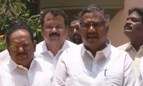 அதிமுக போகும் போக்கே சரியில்லை - திமுகவில் இணைந்த பின் முன்னாள் எம்.எல்.ஏ கார்த்திக் தொண்டைமான் பேட்டி அதிமுக போகும் போக்கே சரியில்லை - திமுகவில் இணைந்த பின் முன்னாள் எம்.எல்.ஏ கார்த்திக் தொண்டைமான் பேட்டி