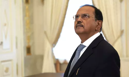 டிரம்ப்பின் மிரட்டலுக்கு இடையே அஜித் தோவல் ரஷியா சென்றார் டிரம்ப்பின் மிரட்டலுக்கு இடையே அஜித் தோவல் ரஷியா சென்றார்