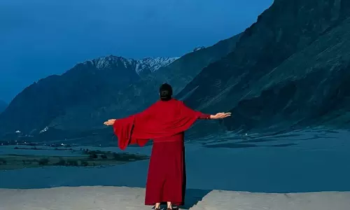 Meet Akshay Kumars heroine, who quit Bollywood, became a monk, left her luxury bungalow, now lives in mountains