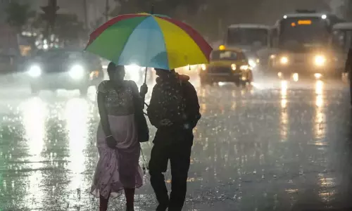9 மாவட்டங்களில் இரவு 1 மணி வரை மழைக்கு வாய்ப்பு 9 மாவட்டங்களில் இரவு 1 மணி வரை மழைக்கு வாய்ப்பு