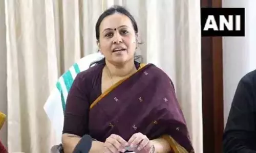 கேரளாவில் முறையாக பணிக்கு வராத 51 அரசு டாக்டர்கள் பணி நீக்கம் - மந்திரி வீணா ஜார்ஜ் தகவல் கேரளாவில் முறையாக பணிக்கு வராத 51 அரசு டாக்டர்கள் பணி நீக்கம் - மந்திரி வீணா ஜார்ஜ் தகவல்