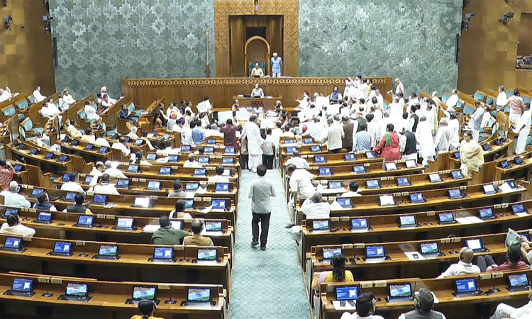 எதிர்க்கட்சிகள் அமளி.. நாடாளுமன்ற இரு அவைகளும் ஒத்தி வைப்பு