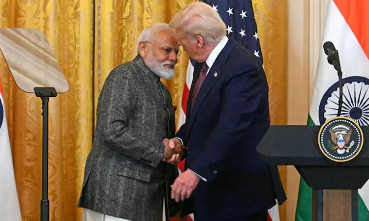 டிரம்ப்பின் 50 சதவீத வரி விதிப்பால் இந்திய பொருளாதாரம் ஆட்டம் காணுமா? டிரம்ப்பின் 50 சதவீத வரி விதிப்பால் இந்திய பொருளாதாரம் ஆட்டம் காணுமா?