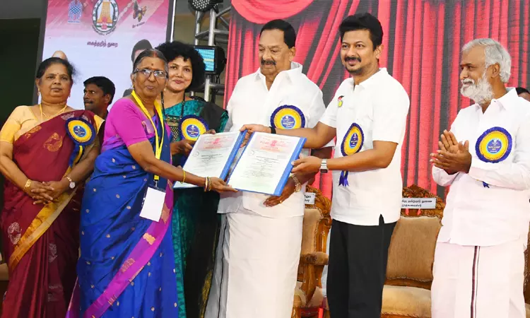 தேசிய கைத்தறி நாள் விழா: நெசவாளர்களுக்கு விருதுகளை வழங்கினார் உதயநிதி ஸ்டாலின் தேசிய கைத்தறி நாள் விழா: நெசவாளர்களுக்கு விருதுகளை வழங்கினார் உதயநிதி ஸ்டாலின்