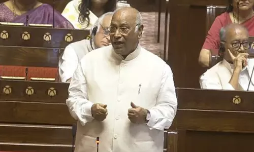 வெளியுறவு கொள்கையில் பேரழிவு - மல்லிகார்ஜுன கார்கே விமர்சனம் வெளியுறவு கொள்கையில் பேரழிவு - மல்லிகார்ஜுன கார்கே விமர்சனம்