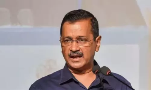வெளிநாடு செல்வதில் சிக்கல்; கெஜ்ரிவால் பாஸ்போர்ட்டை புதுப்பிக்க கோர்ட்டு அனுமதி வெளிநாடு செல்வதில் சிக்கல்; கெஜ்ரிவால் பாஸ்போர்ட்டை புதுப்பிக்க கோர்ட்டு அனுமதி