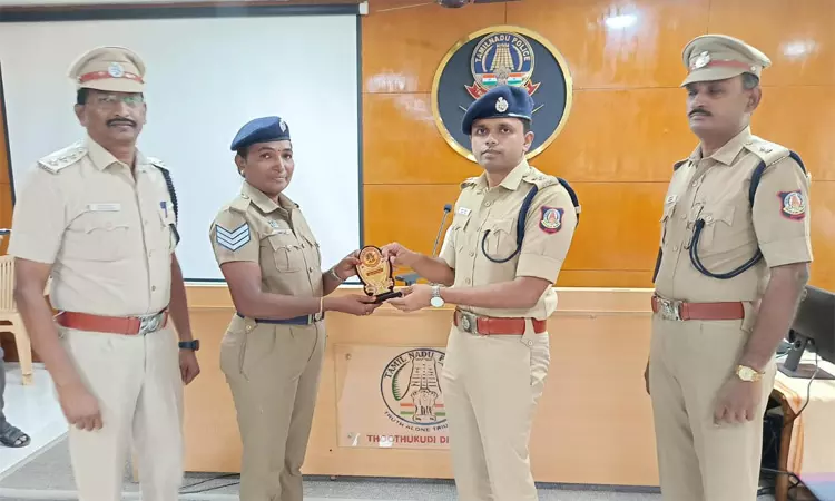 தூத்துக்குடியில் சிறப்பாக பணியாற்றிய 22 போலீசாருக்கு எஸ்.பி. பாராட்டு