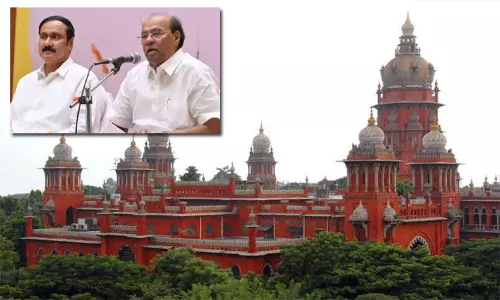 மோதலை முடிவுக்கு கொண்டு வர முயற்சி: ராமதாஸ், அன்புமணியை நேரில் அழைத்த நீதிபதி மோதலை முடிவுக்கு கொண்டு வர முயற்சி: ராமதாஸ், அன்புமணியை நேரில் அழைத்த நீதிபதி