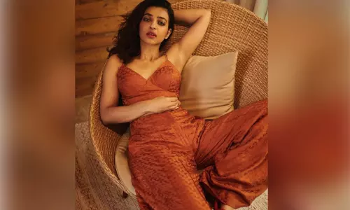 பாலிவுட்டில் இறுக்கமான ஆடைகளை அணியச்சொல்லி  கட்டாயம் - ராதிகா ஆப்தே  பரபரப்பு