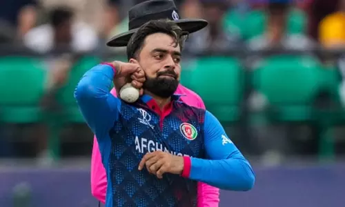 டி20 கிரிக்கெட்: முதல் வீரராக வரலாறு படைத்த ரஷித் கான் டி20 கிரிக்கெட்: முதல் வீரராக வரலாறு படைத்த ரஷித் கான்