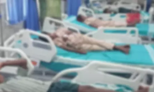 குடிநீர் தொட்டியில் பல்லி- மாணவர்களுக்கு வாந்தி, மயக்கம்