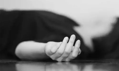 தண்டவாளத்தை கடக்க முயன்றபோது ரெயில் மோதி பள்ளி மாணவன் உயிரிழப்பு