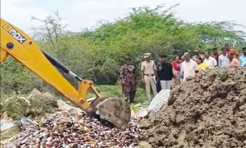 ஓமலூர் அருகே பறிமுதல் செய்யப்பட்ட 6,839 மதுபாட்டில்கள் அழிப்பு