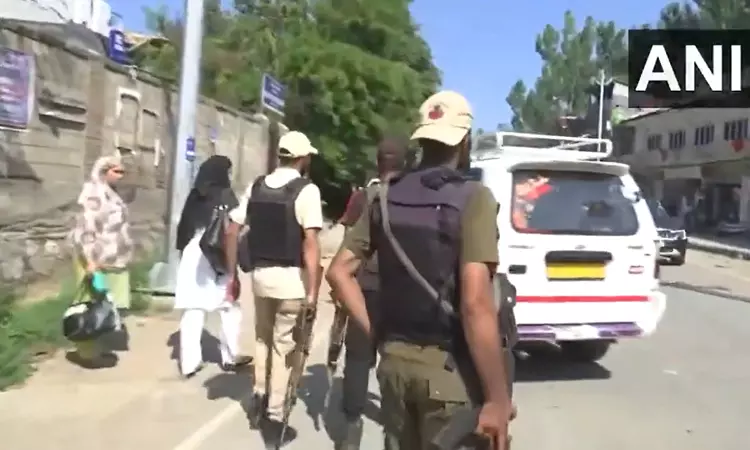 காஷ்மீரில் 10-வது நாளாக தேடுதல் வேட்டை; பயங்கரவாதி பலி