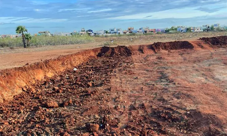 பாளையில் நீர்நிலைகளில் மண் அள்ள முழு தடை விதிக்க கோரிக்கை பாளையில் நீர்நிலைகளில் மண் அள்ள முழு தடை விதிக்க கோரிக்கை