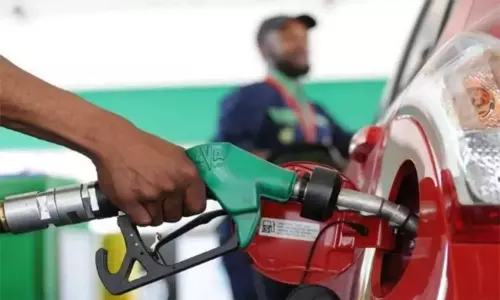 சென்னையில் இன்றைய பெட்ரோல், டீசல் விலை நிலவரம் சென்னையில் இன்றைய பெட்ரோல், டீசல் விலை நிலவரம்