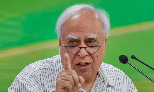 ஜெகதீப் தன்கர் எங்கே இருக்கிறார்? கபில் சிபல் கேள்வி