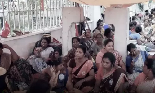 சென்னையில் தூய்மை பணியாளர்களுடன் நடைபெற்ற 7-ம் கட்ட பேச்சுவார்த்தை தோல்வி சென்னையில் தூய்மை பணியாளர்களுடன் நடைபெற்ற 7-ம் கட்ட பேச்சுவார்த்தை தோல்வி