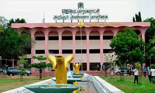 மதுரை மாநகராட்சி வரி முறைகேடு: திமுக, அதிமுக கவுன்சிலர்களிடம் விசாரிக்க போலீசார் முடிவு மதுரை மாநகராட்சி வரி முறைகேடு: திமுக, அதிமுக கவுன்சிலர்களிடம் விசாரிக்க போலீசார் முடிவு