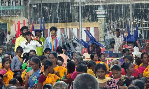 பாமக மாநாடு நடைபெறும் பகுதியில் கனமழை - தொண்டர்கள் அவதி