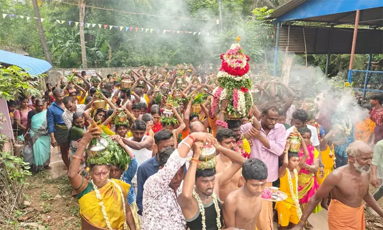 நினைத்ததை முடிக்கும் மகா மாரியம்மன் கோவில் பால் காவடி திருவிழா‌