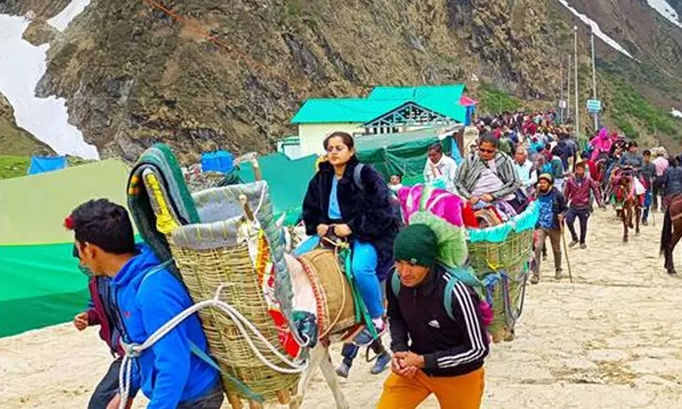 வெளுத்து வாங்க போகும் கனமழை; உத்தரகாண்டில் கேதர்நாத் யாத்திரை 3 நாட்களுக்கு நிறுத்தம்